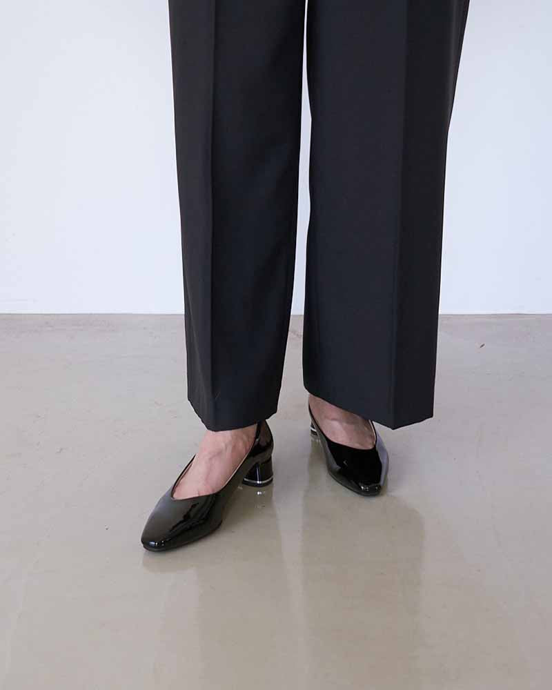 アシンメトリーカットパンプス
