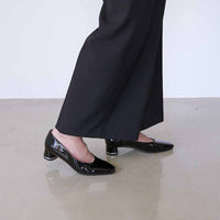 アシンメトリーカットパンプス