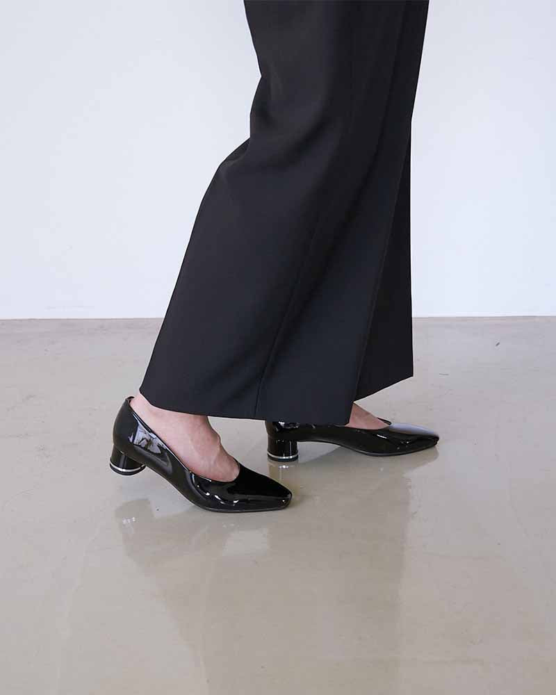 アシンメトリーカットパンプス