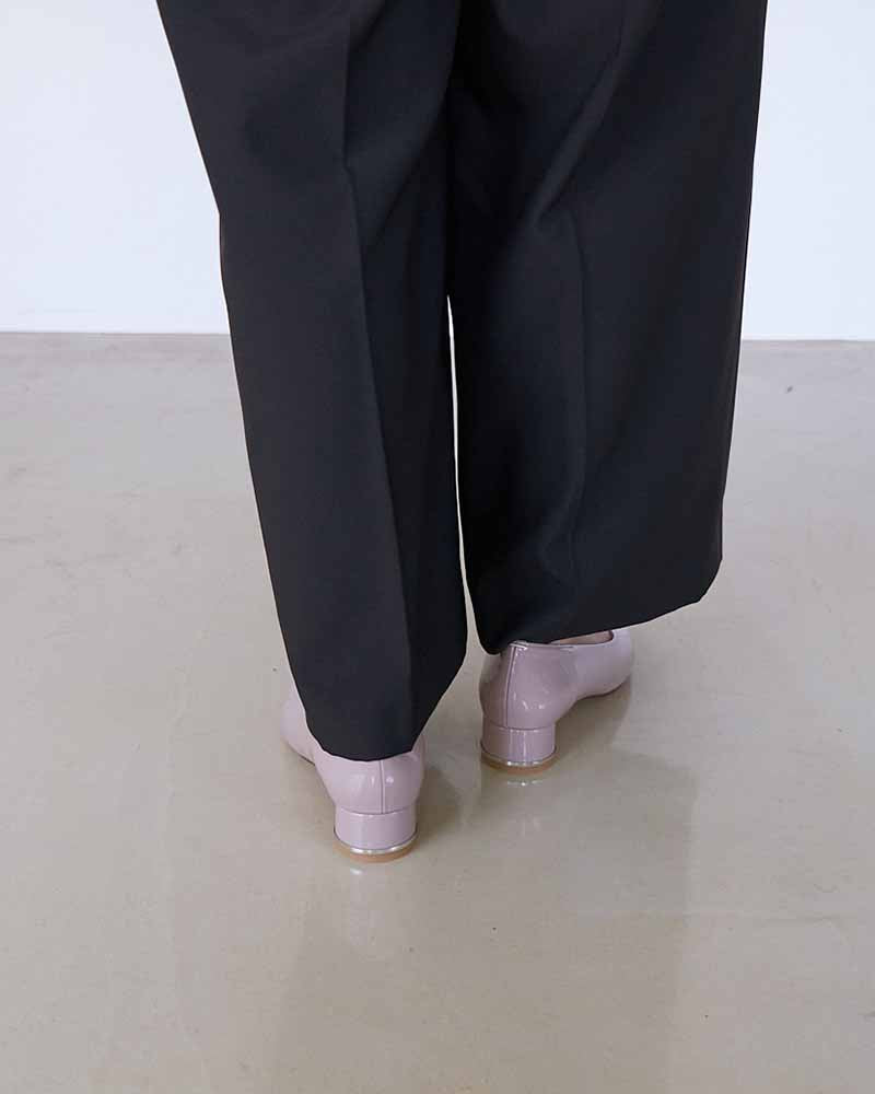 アシンメトリーカットパンプス