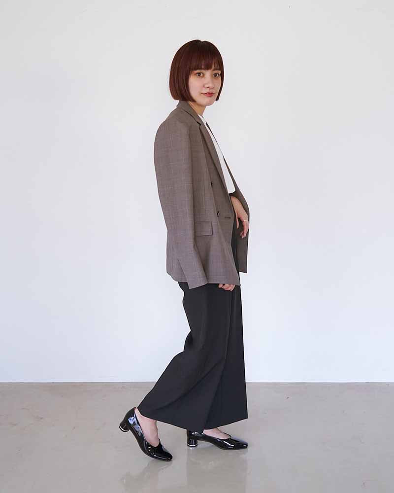 アシンメトリーカットパンプス