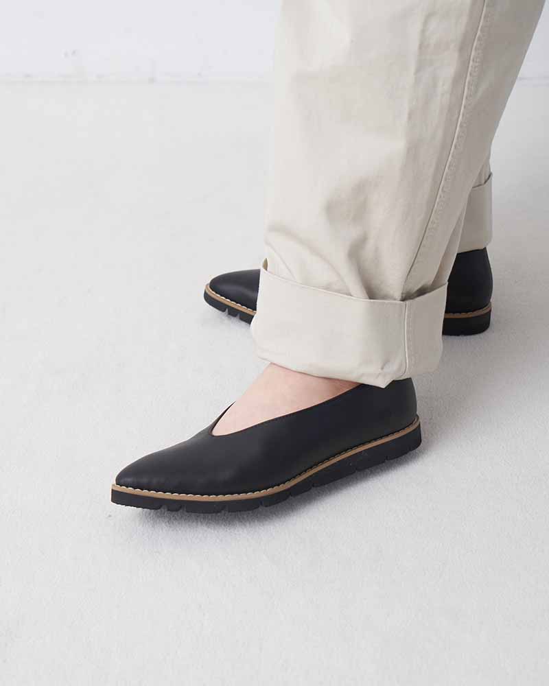 レザーポインテッドパンプス