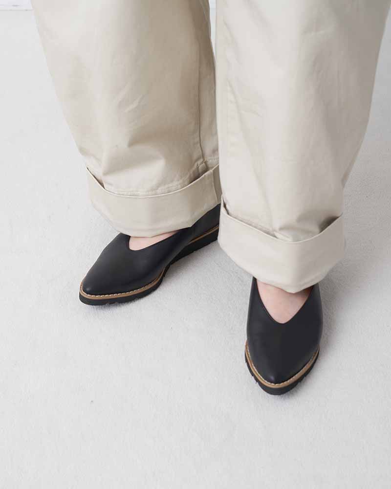 レザーポインテッドパンプス