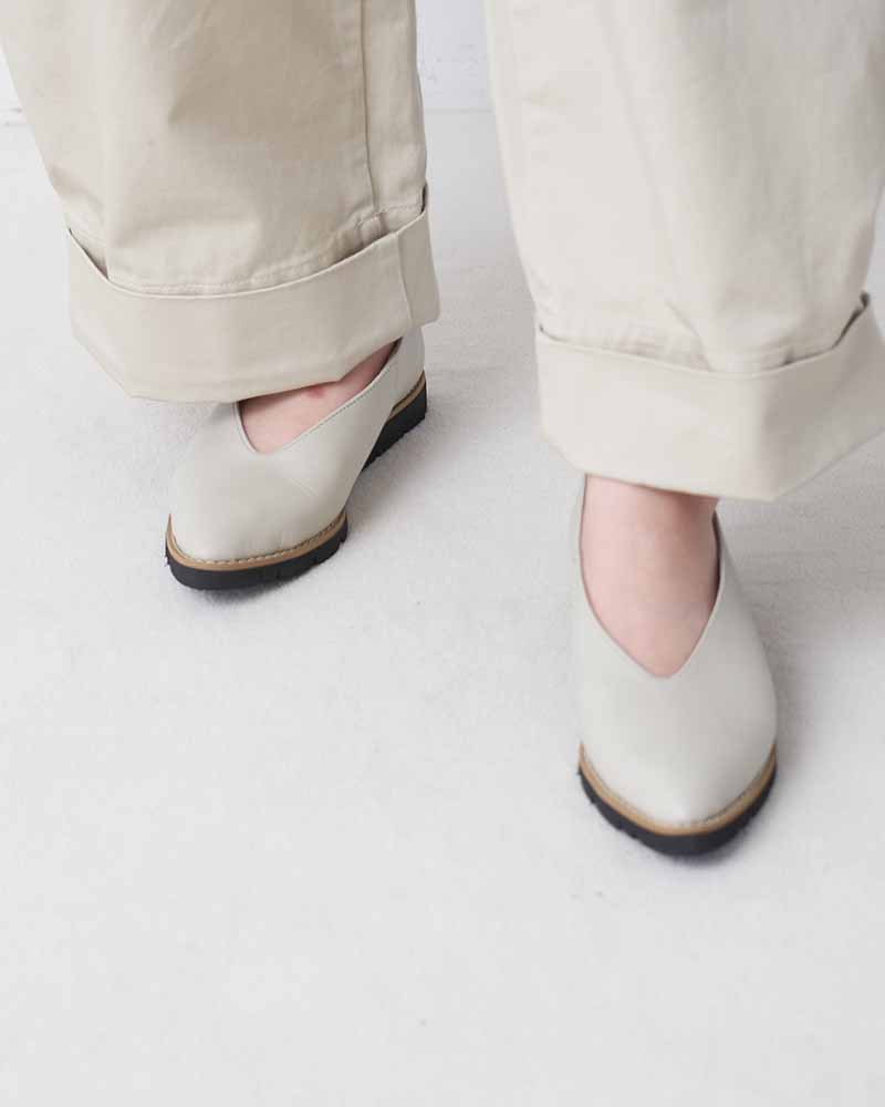 レザーポインテッドパンプス
