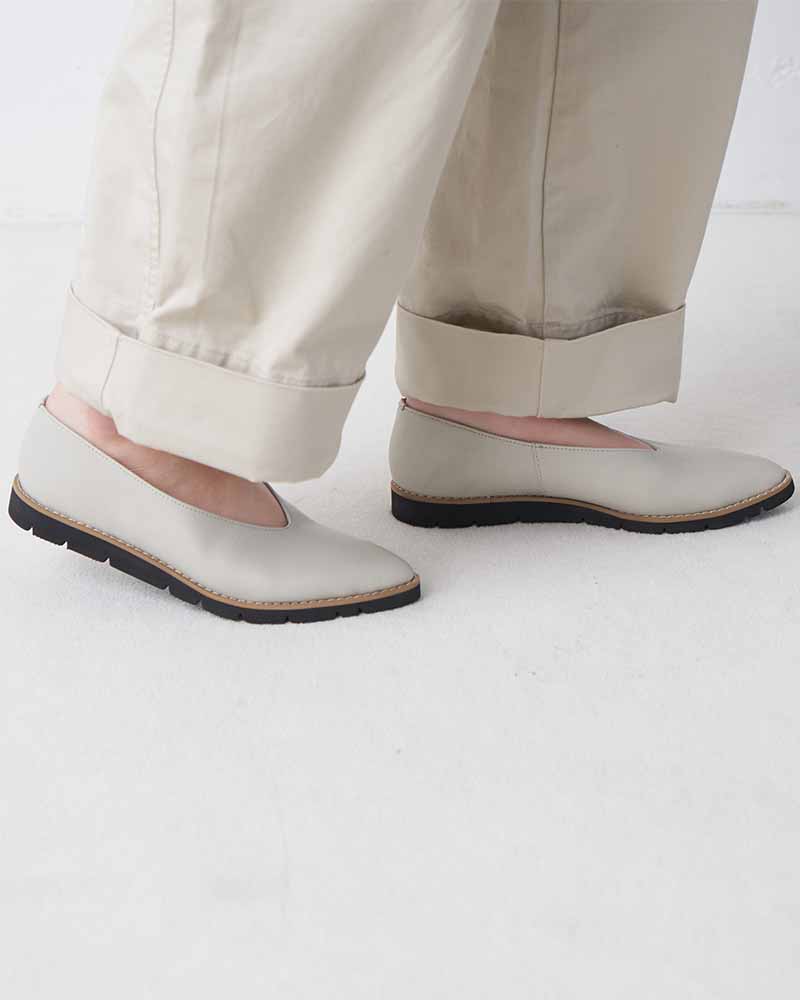 レザーポインテッドパンプス
