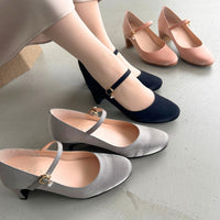 【マシュマロフィット】ビジューストラップパンプス