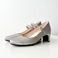 【マシュマロフィット】ビジューストラップパンプス