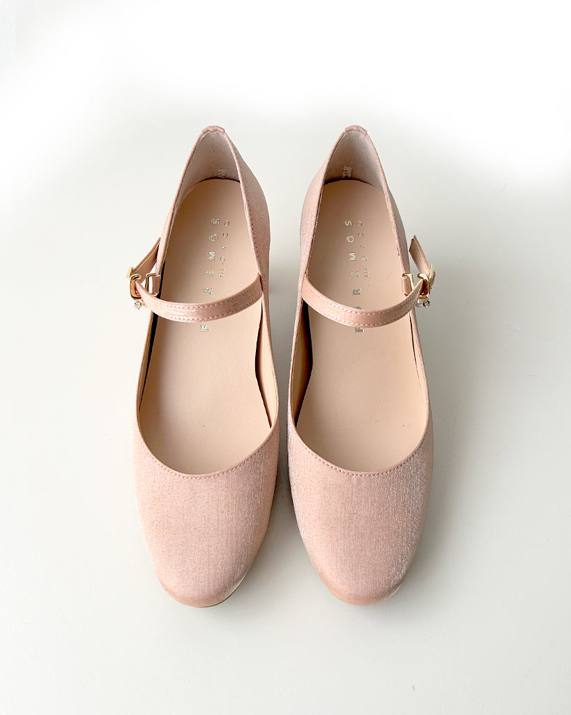 【マシュマロフィット】ビジューストラップパンプス