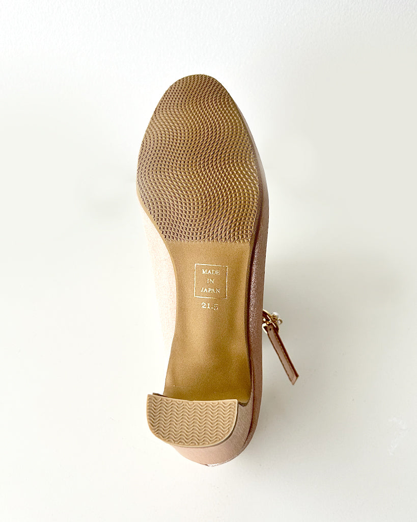 【マシュマロフィット】ビジューストラップパンプス