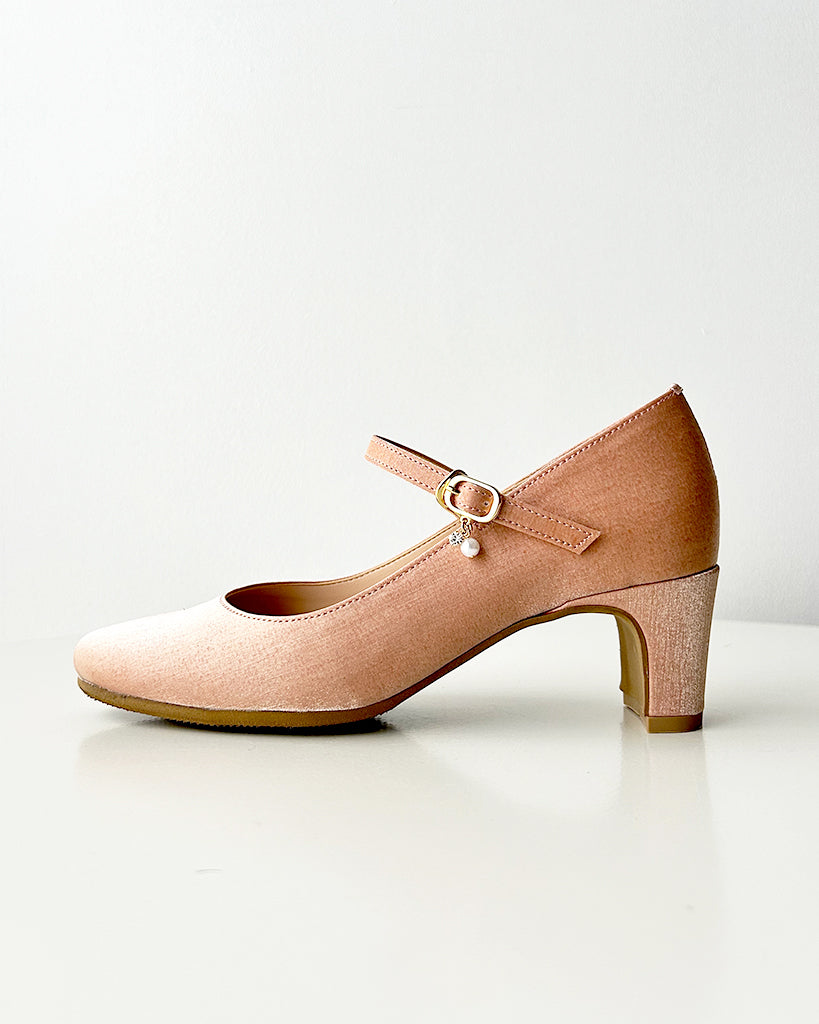 【マシュマロフィット】ビジューストラップパンプス