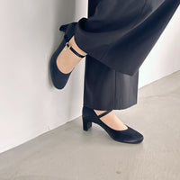 【マシュマロフィット】ビジューストラップパンプス