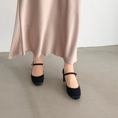 【マシュマロフィット】ビジューストラップパンプス