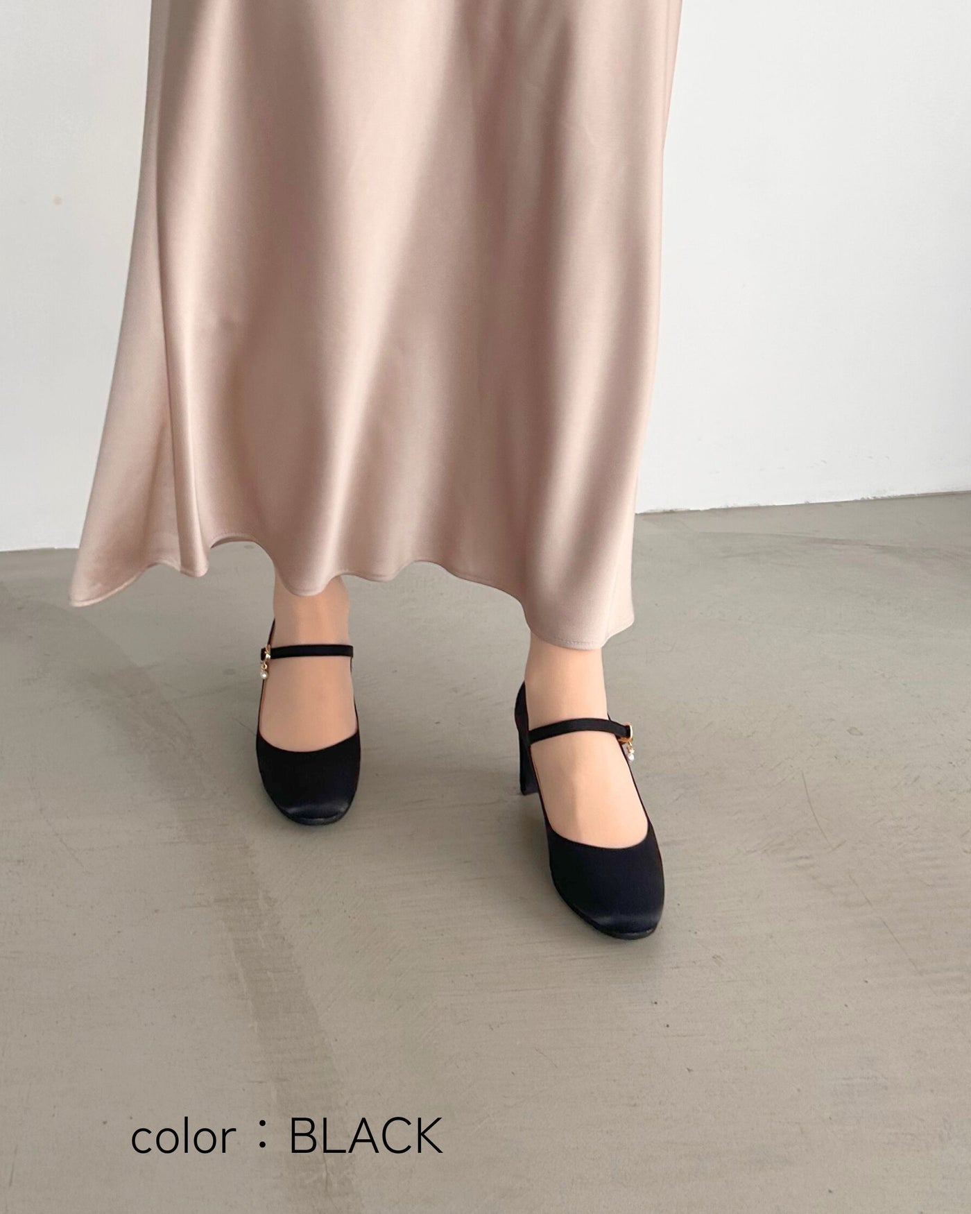 【マシュマロフィット】ビジューストラップパンプス