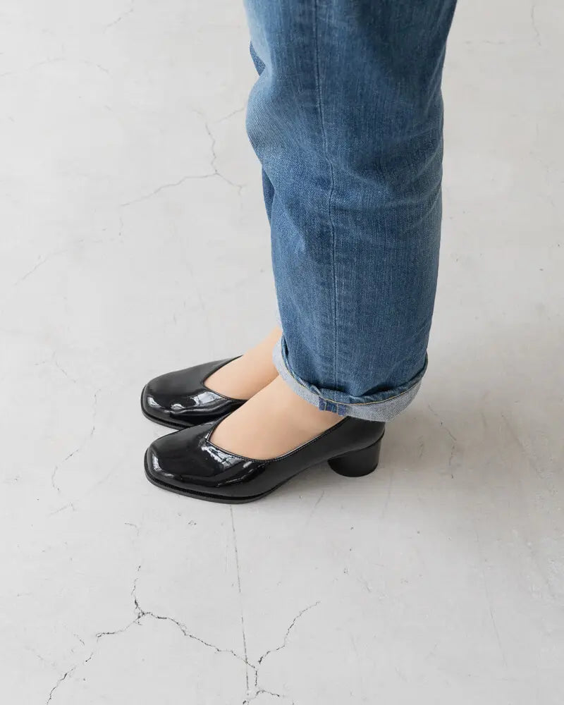 スクエアトゥVカットパンプス