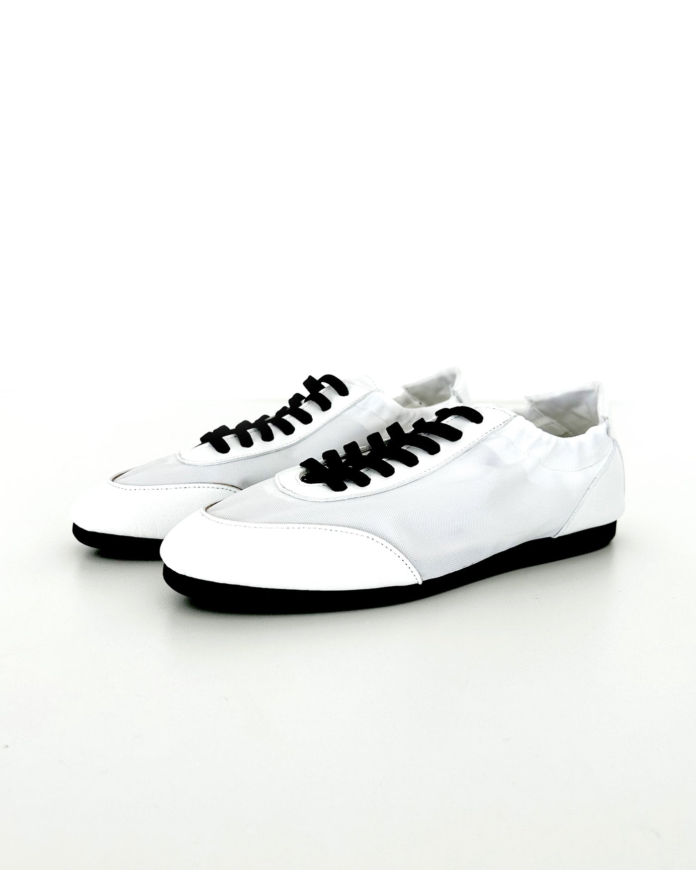 ポケッタブルスニーカー