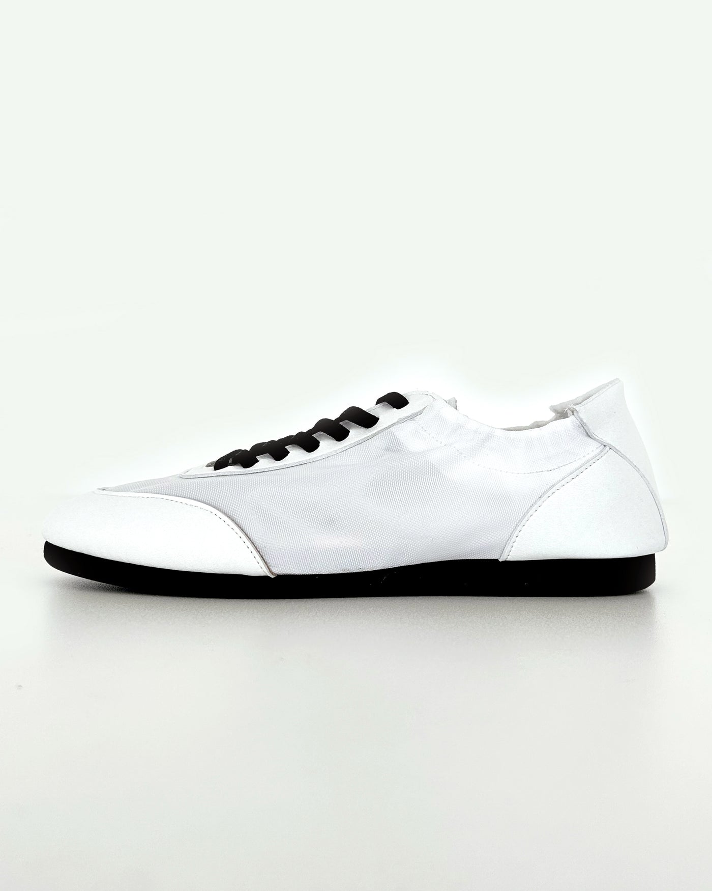 ポケッタブルスニーカー