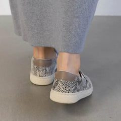 スリッポンスニーカー