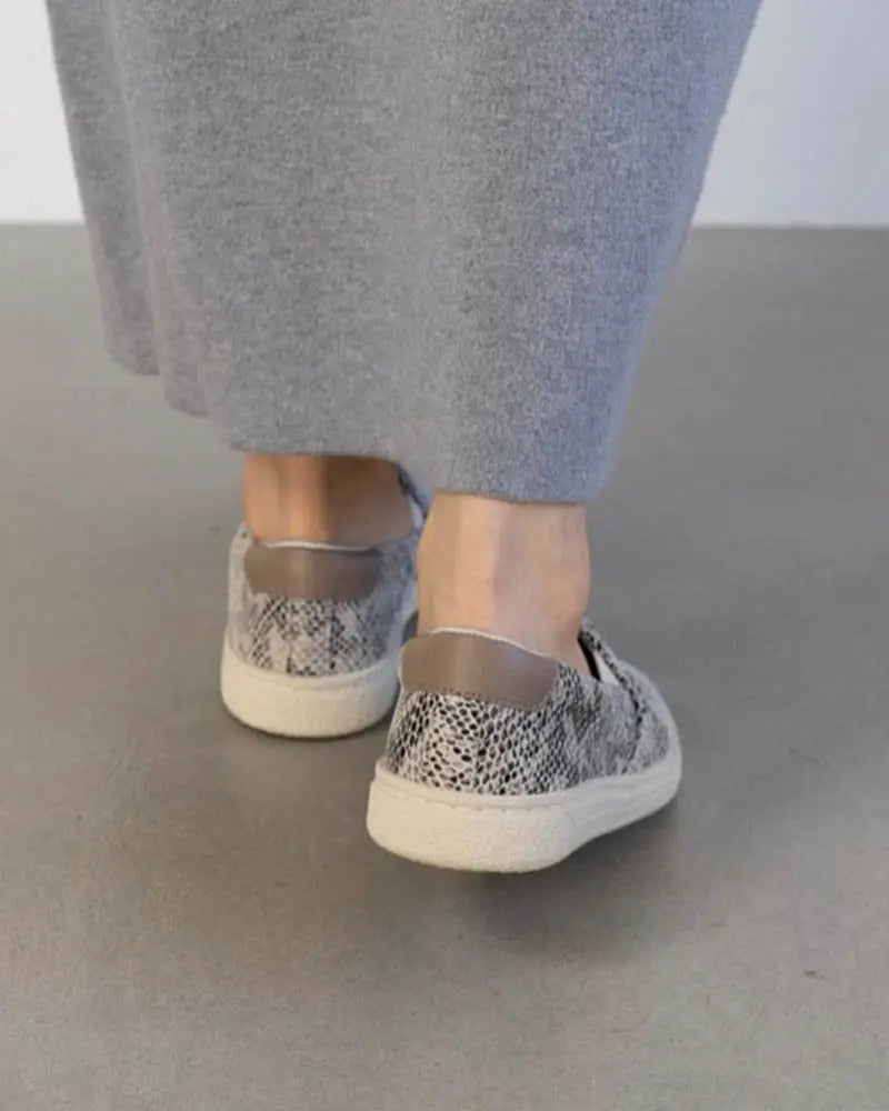 スリッポンスニーカー